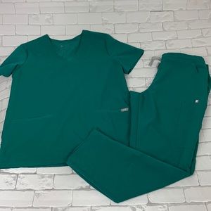Figs Scrub Set. Green. 2 pocket. Drawstring cargo pants. M Top, M Petite Bottom.